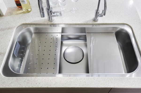 Cooking plate ・ Standard equipped with functional wide sink drainer plate. It works by effectively utilizing the space comfortable
