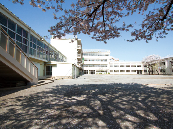 Surrounding environment. Municipal Omori seventh junior high school (a 15-minute walk / About 1200m)