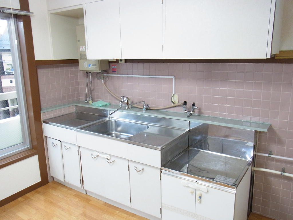 Kitchen. Gasukitchin There is also a two-necked can be installed in the kitchen. To love your cooking