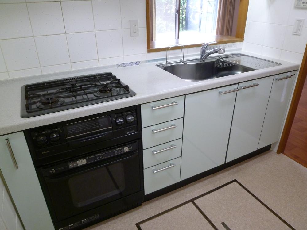 Kitchen. Underfloor storage with kitchen