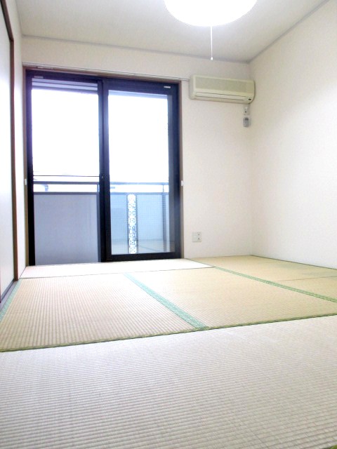 Living and room. Japanese-style room. Calm you. 
