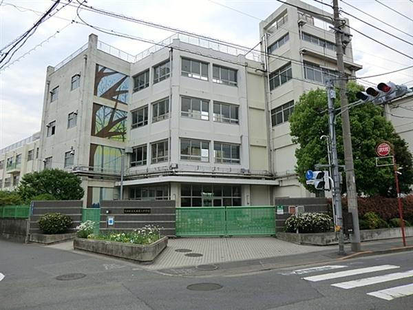 Junior high school. 1062m to Omori eighth Junior High School