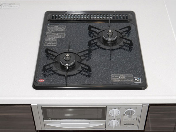 Kitchen.  [Two-burner gas stove with grill (glass top)] Your easy-care glass top, Convenient temperature control with function.  ※ Some three-necked (amenities of the web is all the same specification)