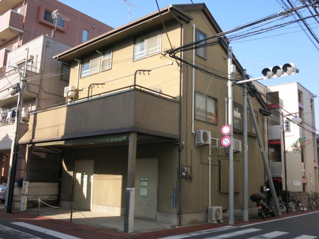 Local appearance photo. Southeast public road corner lot facing the Umeyashiki mall. Terrain is also good. (2013 November shooting)