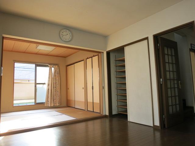 Non-living room. Overlooking the Japanese-style room from quires DK8.8. Per yang, Ventilation is good! (2013 November shooting)