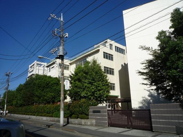 Junior high school. 538m to Ota Ward Omori eighth Junior High School