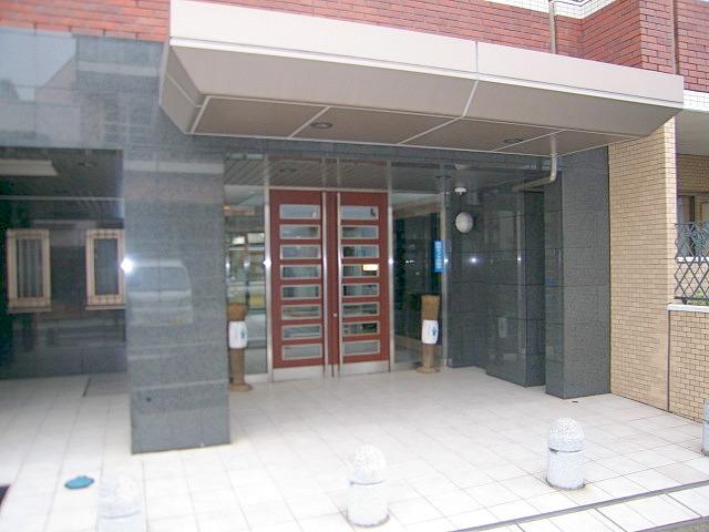 Entrance. 2005 Built in the new earthquake resistance standards Mansion