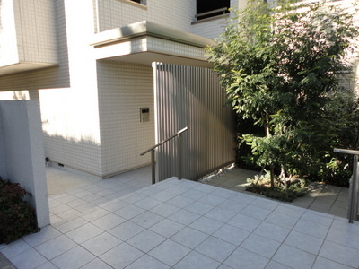 Entrance. auto lock