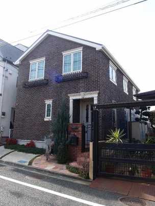 Local appearance photo. It is a building of Tokyu Holmes Custom Built Millcreek series. Tokyu Homes