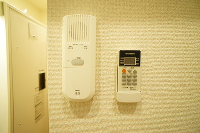 Security. Auto-lock of intercom