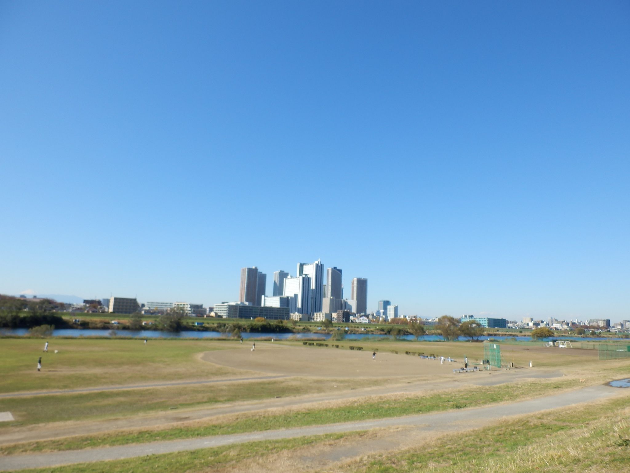 park. 600m until the Tama River (Park)