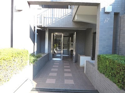 Entrance. Heavy entrance