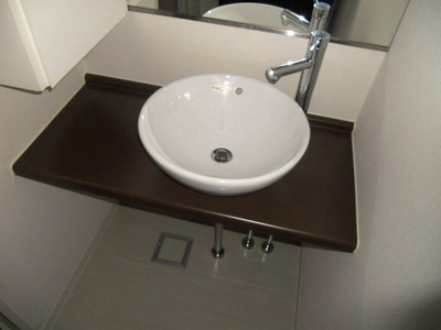 Washroom. Wash basin