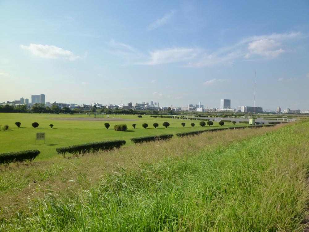 park. Tama River green space About 140m