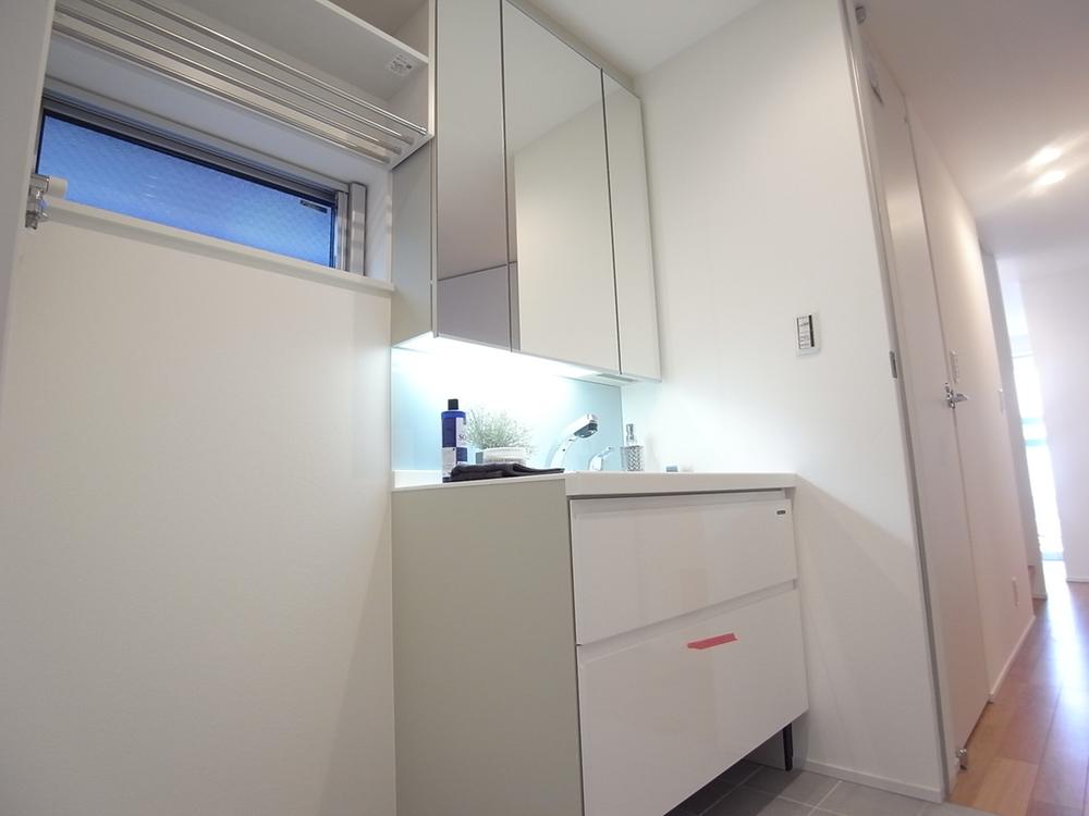 Same specifications photos (living). It is the example of construction.
