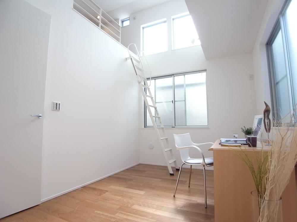 Same specifications photos (living). It is the example of construction.