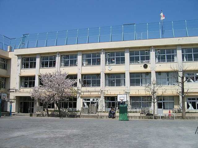 Primary school. Michitsuka up to elementary school (elementary school) 437m