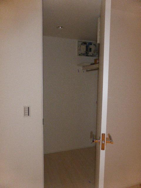 Receipt. Indoor (10 May 2013) Shooting 1 Kainushi bedroom Walk-in closet