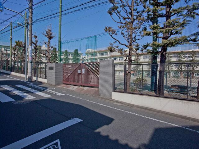 Junior high school. Ota Tatsuhigashi Chofu until junior high school 320m