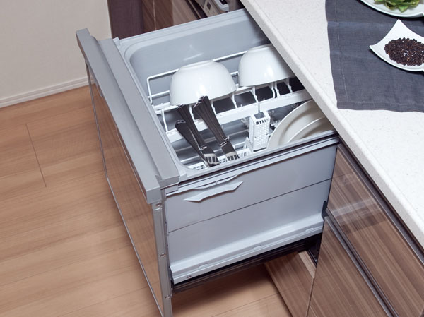 Kitchen.  [Dishwasher] Established a washable dishwasher well as cookware. Pull-out that can be used in a comfortable position.