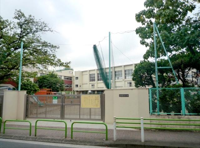 Primary school. 626m to Ota - site Arai first elementary school