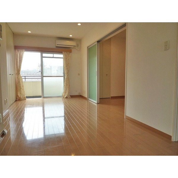 Living and room. Spacious of 10 quires LDK