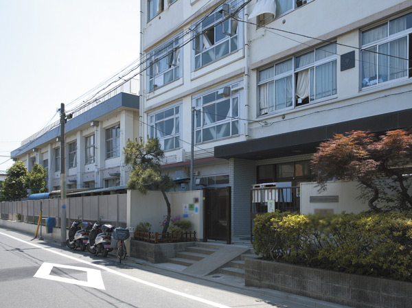 Surrounding environment. Municipal Omori seventh junior high school (about 700m, A 9-minute walk)