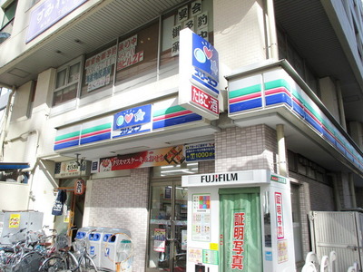 Convenience store. Three F until the (convenience store) 206m