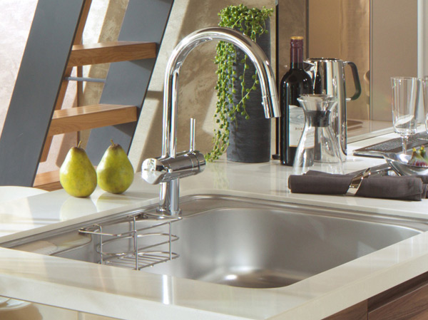 Kitchen.  [Water-saving function with water purifier integrated high-grade faucet] Grohe manufactured water purifiers integrated faucet stuck to the functionality and design. Withdraw the head part, Also useful for cleaning the sink. Because with water-saving function is economical.