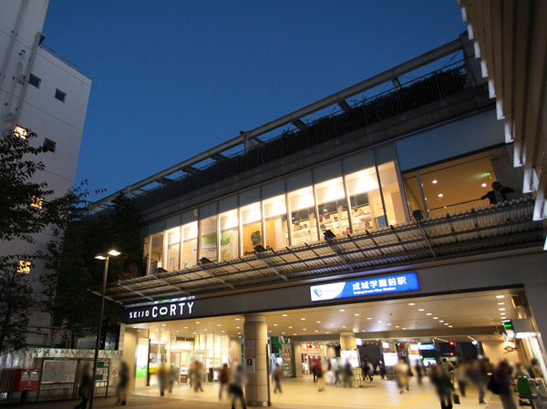 Surrounding environment. Seijogakuenmae Station