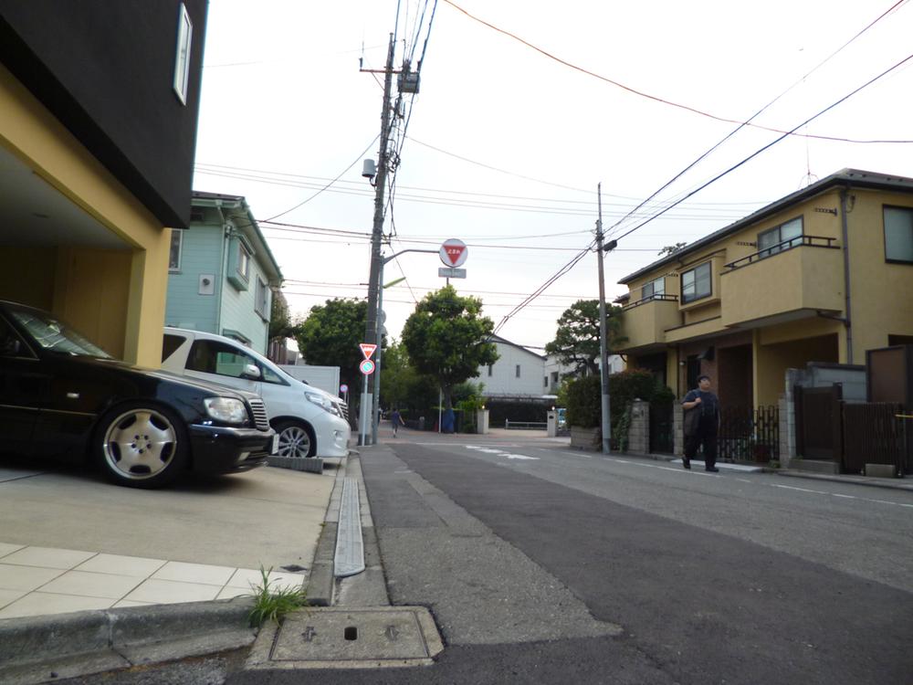 Local photos, including front road. local ・ Front road (north)