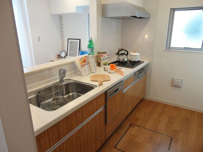 Kitchen. Conversation with the family will gain momentum in the face-to-face kitchen.