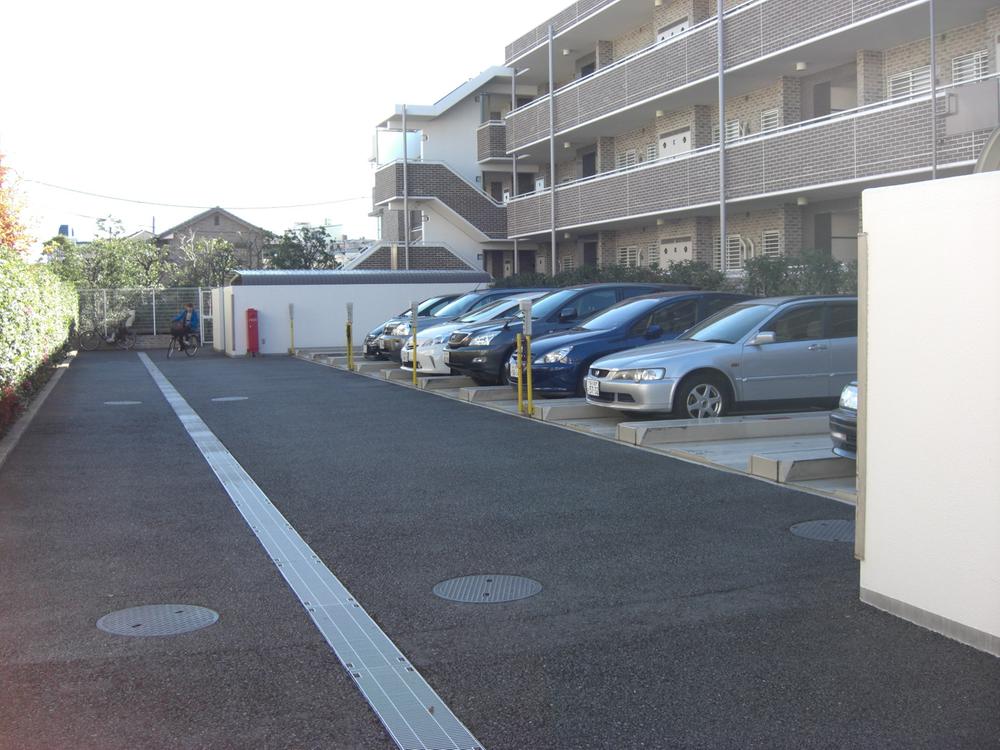 Parking lot. On-site mechanical parking