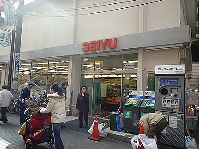 Supermarket. Seiyu, Ltd. Osan store up to (super) 151m