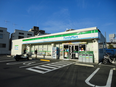 Convenience store. 370m to Family Mart (convenience store)