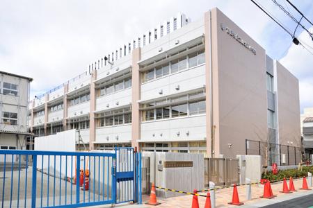 Primary school. 815m to Setagaya Ward Kamikitazawa Elementary School