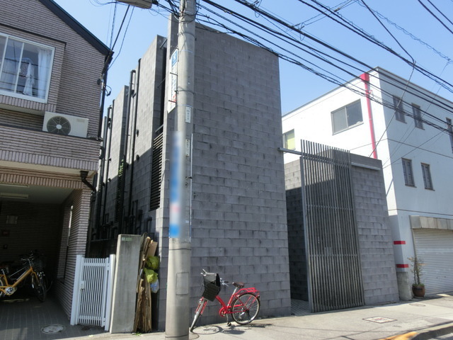 Building appearance. 2010 completed ・ Pets considered ・ Motorcycle hangar & Atelier room