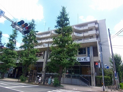 Building appearance. Komazawa street