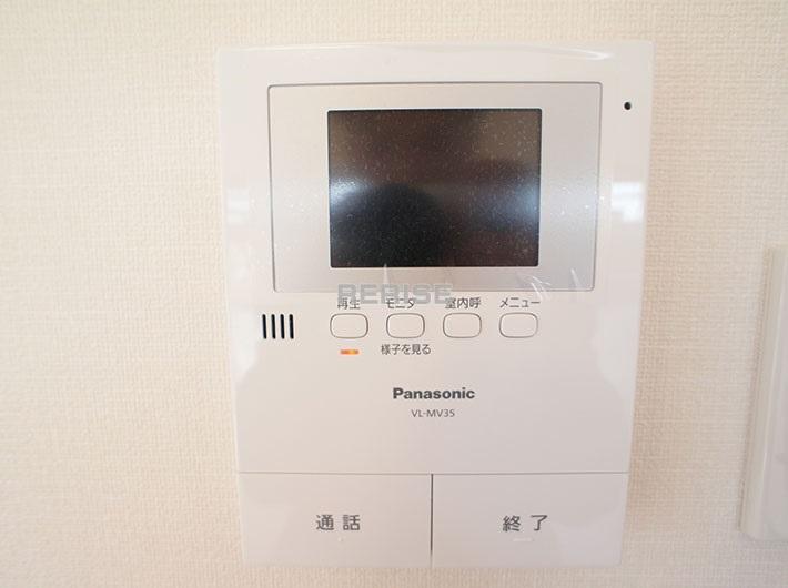 Security equipment. It is with a monitor intercom