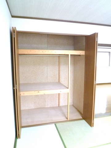 Receipt. Storage of Japanese-style room