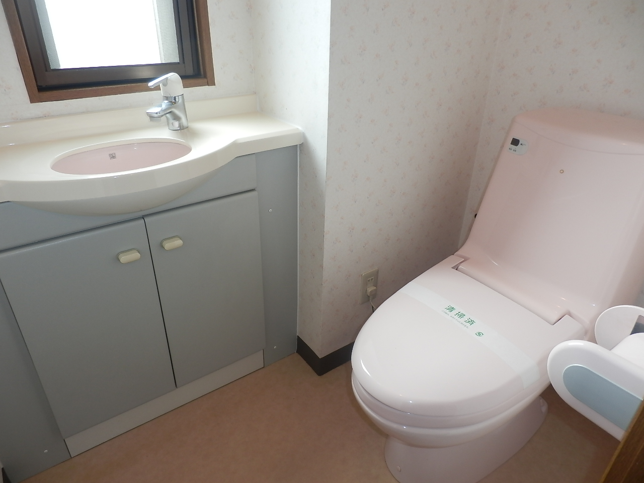 Toilet. It is a wash basin with a bidet toilet ☆