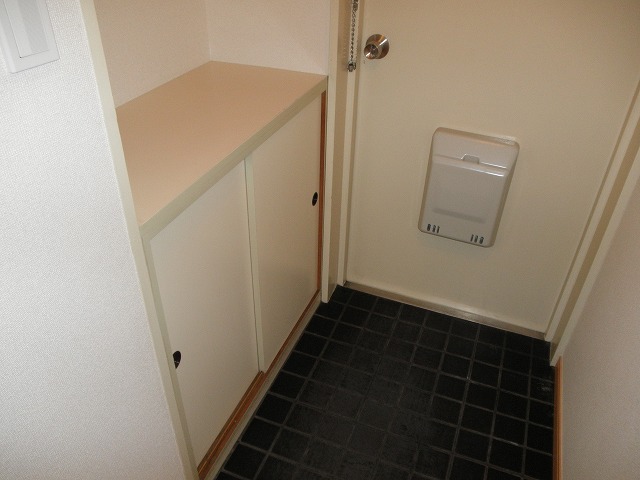 Entrance. Cupboard