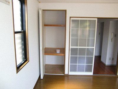 Receipt. Western-style is of the storage space is no horizontal plane window 105, Room