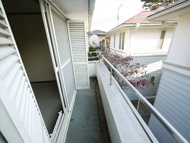 Balcony. Yang per good on the south-facing balcony