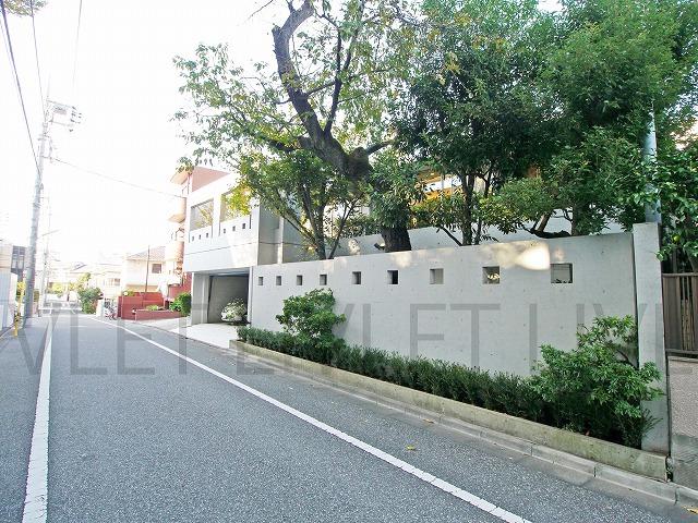 Local photos, including front road. South 6m public roads, Frontage is about 17m