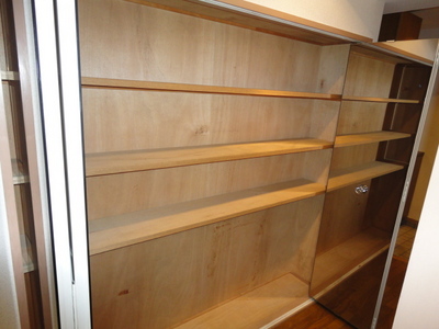 Receipt. Storage of the corridor ・ For convenient storage, such as a cleaning tool