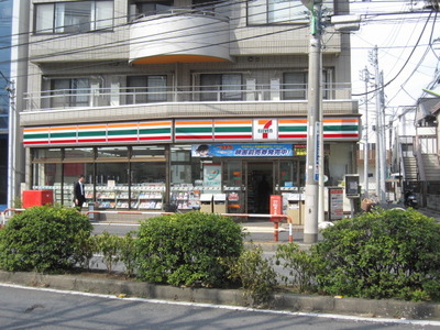 Convenience store. 450m to Seven-Eleven (convenience store)