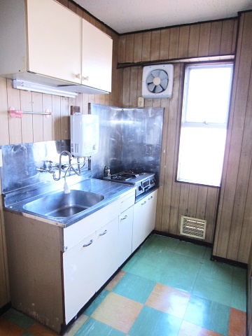 Kitchen. Two-burner gas stove installation Allowed