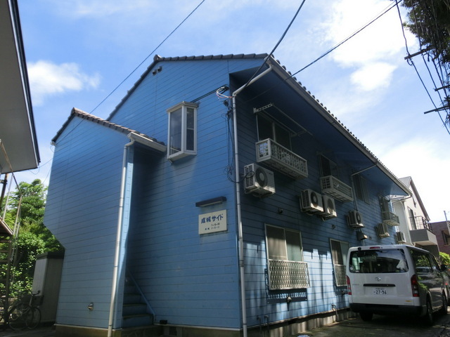 Building appearance. Odakyu line apartment of Seijogakuenmae walk 12 minutes