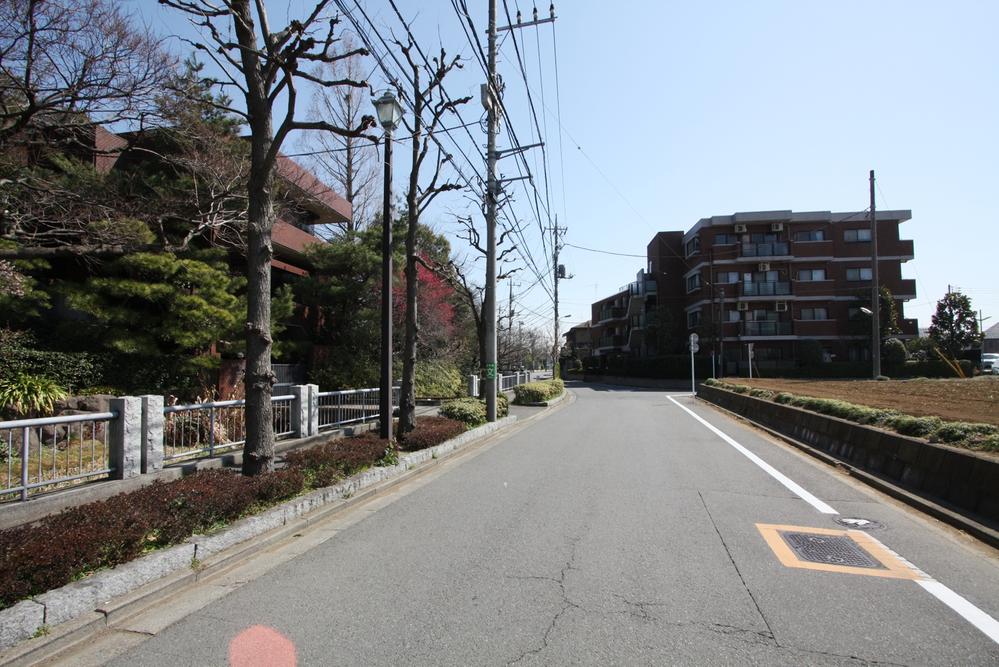 Local photos, including front road. Front road of both traffic